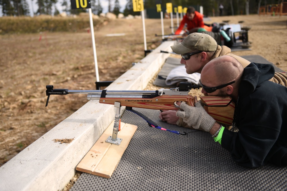 Guard biathletes team up with wounded vets