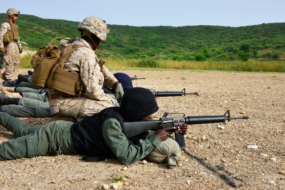 U.S. Marines train Senegal's Gendarmerie