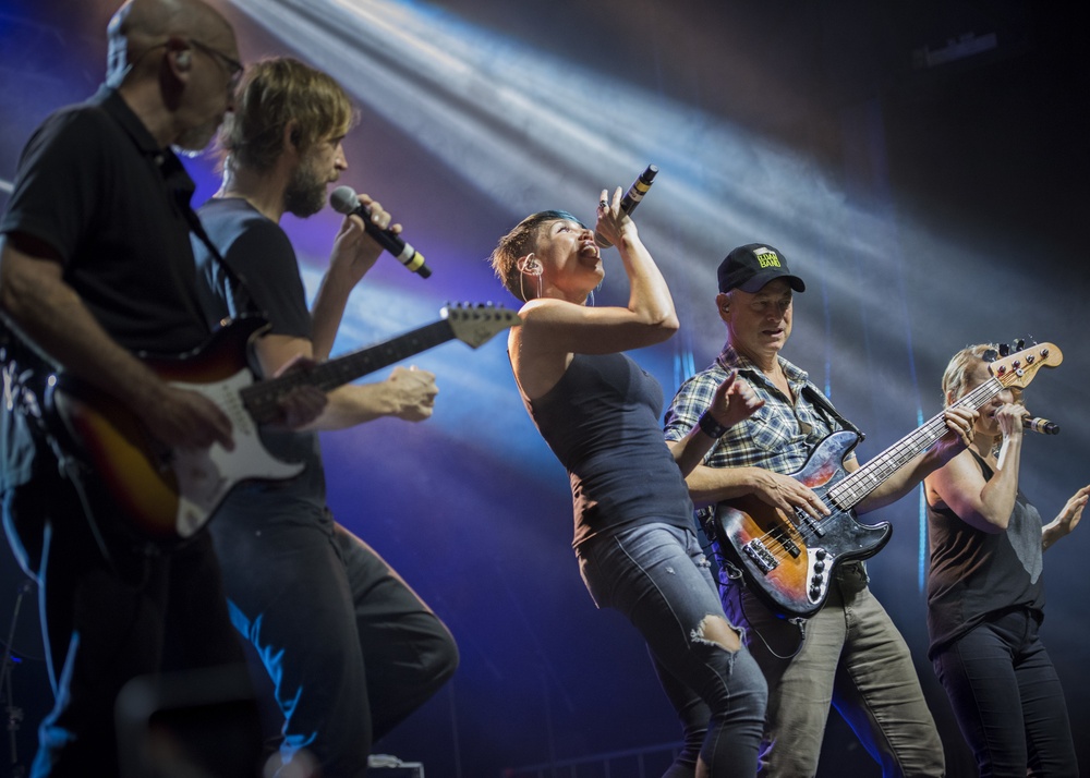 Gary Sinise, Lt. Dan Band rock 'n' roll Eglin