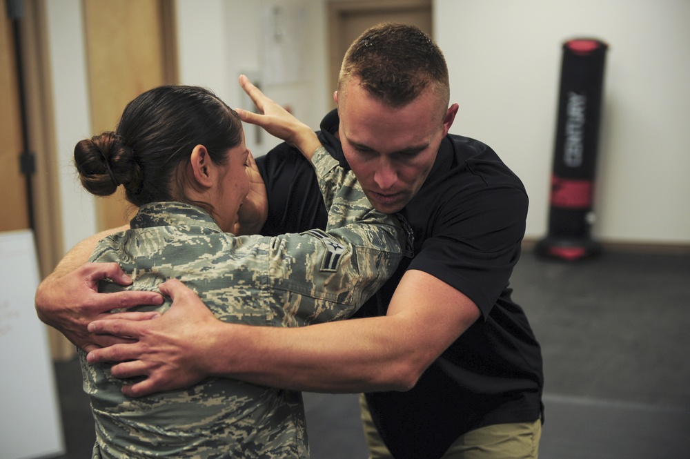 SERE teaches SPEAR: Airmen learn primal defense tactics