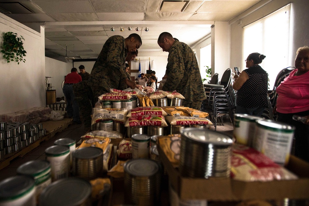 26th MEU Marines assist Salvation Army in Puerto Rico