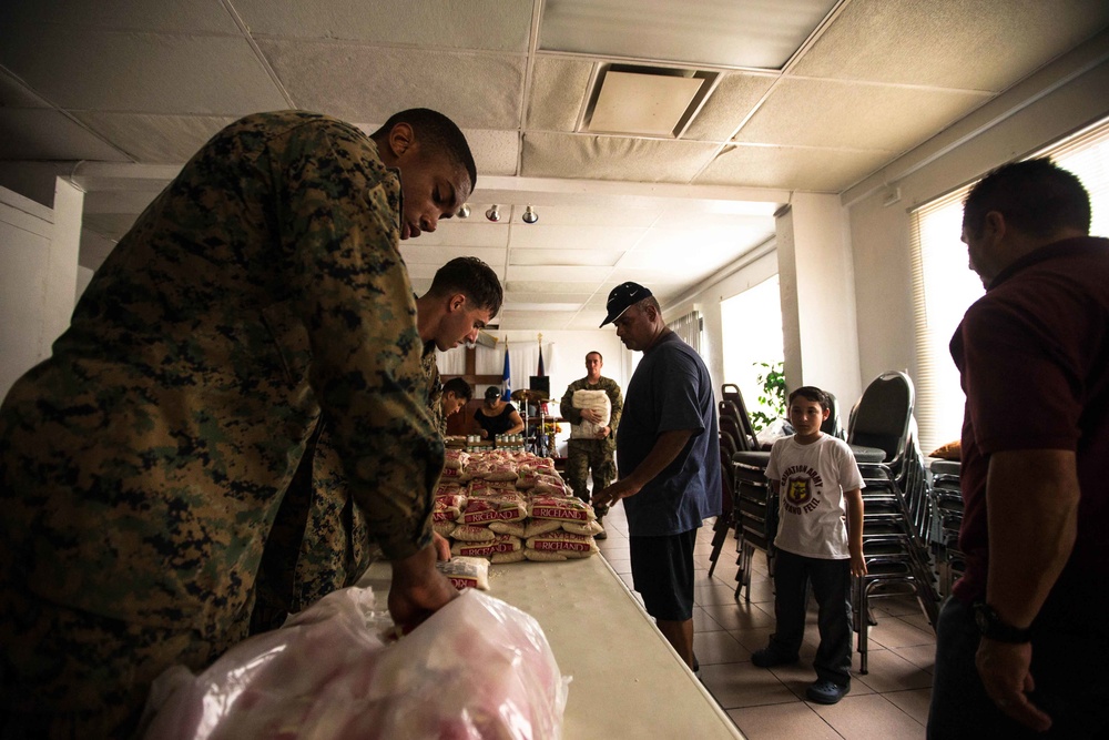 26th MEU Marines assist Salvation Army in Puerto Rico