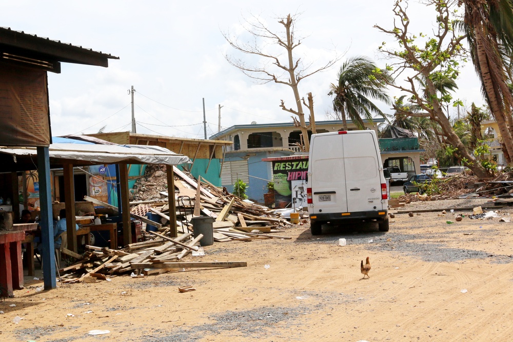 FEMA, DoD distribute water, food to Canóvanas Puerto Rico