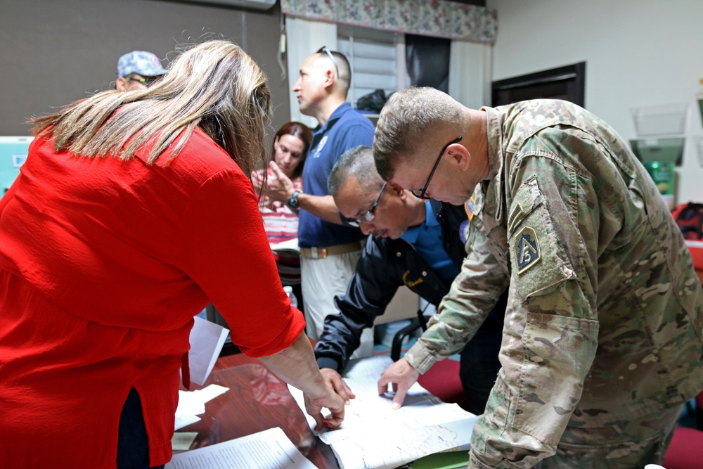 FEMA, DoD distribute water, food to Canóvanas Puerto Rico