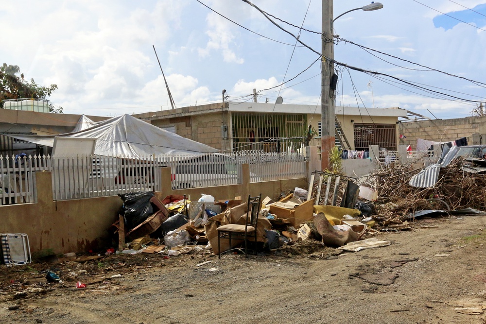 FEMA, DoD distribute water, food to Canóvanas Puerto Rico