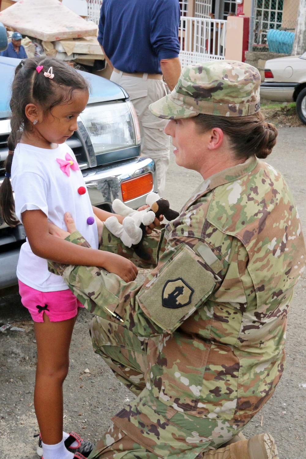 FEMA, DoD distribute water, food to Canóvanas Puerto Rico