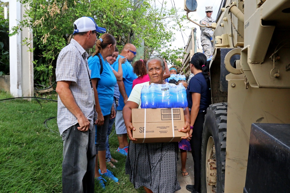 FEMA, DoD distribute water, food to Canóvanas Puerto Rico