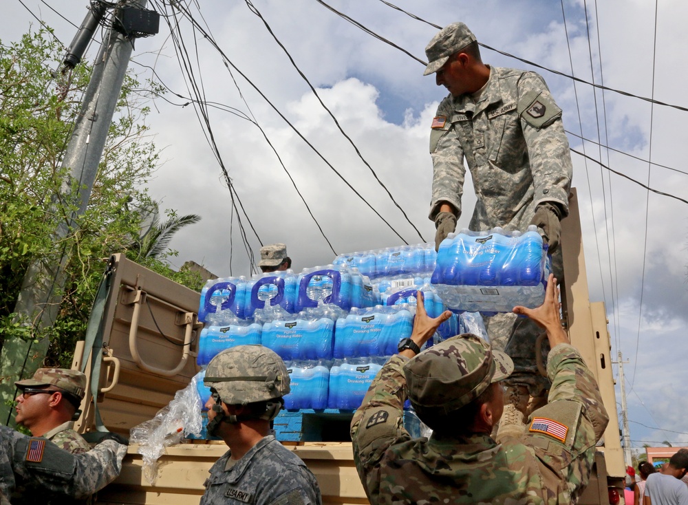 FEMA, DoD distribute water, food to Canóvanas Puerto Rico