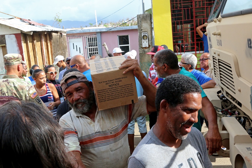 FEMA, DoD distribute water, food to Canóvanas Puerto Rico