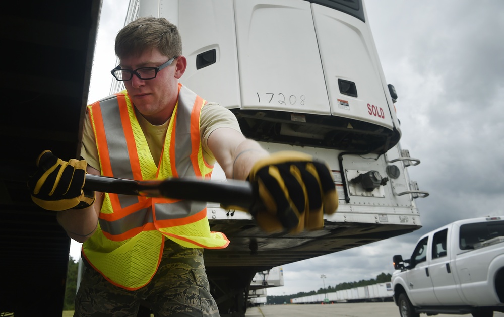 Mobility Airmen, FEMA stand up hurricane staging area in S.C.
