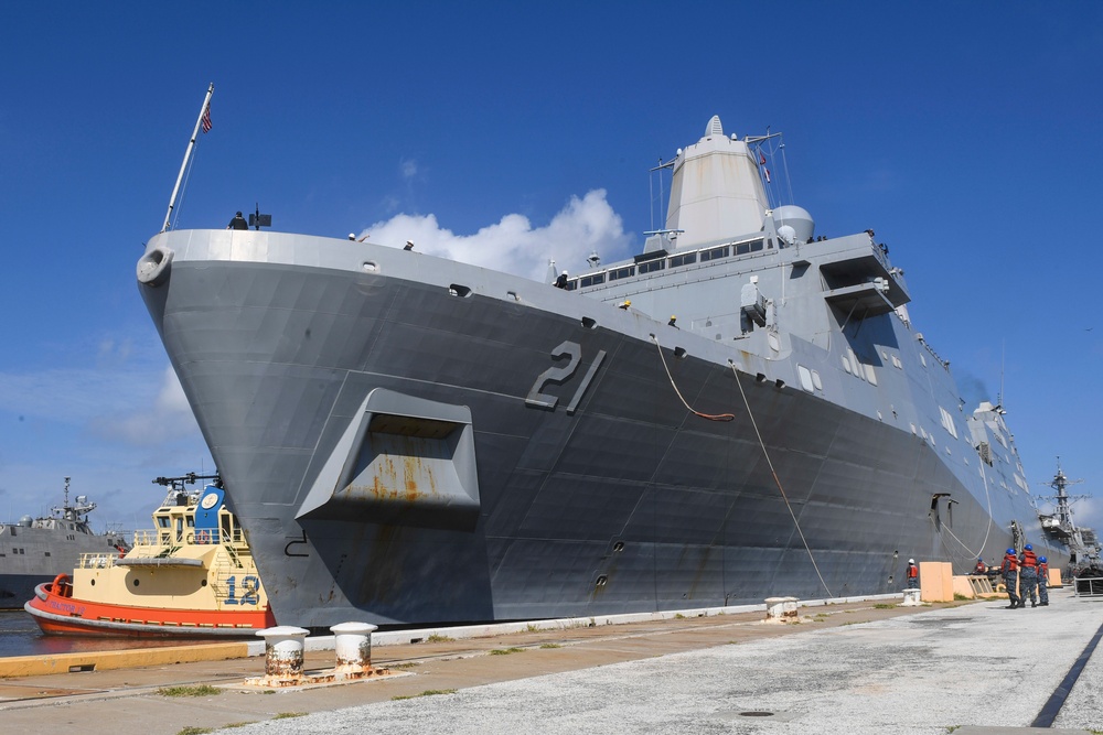 USS New York departs NAVSTA Mayport to provide relief efforts in anticipation of Hurricane Nate