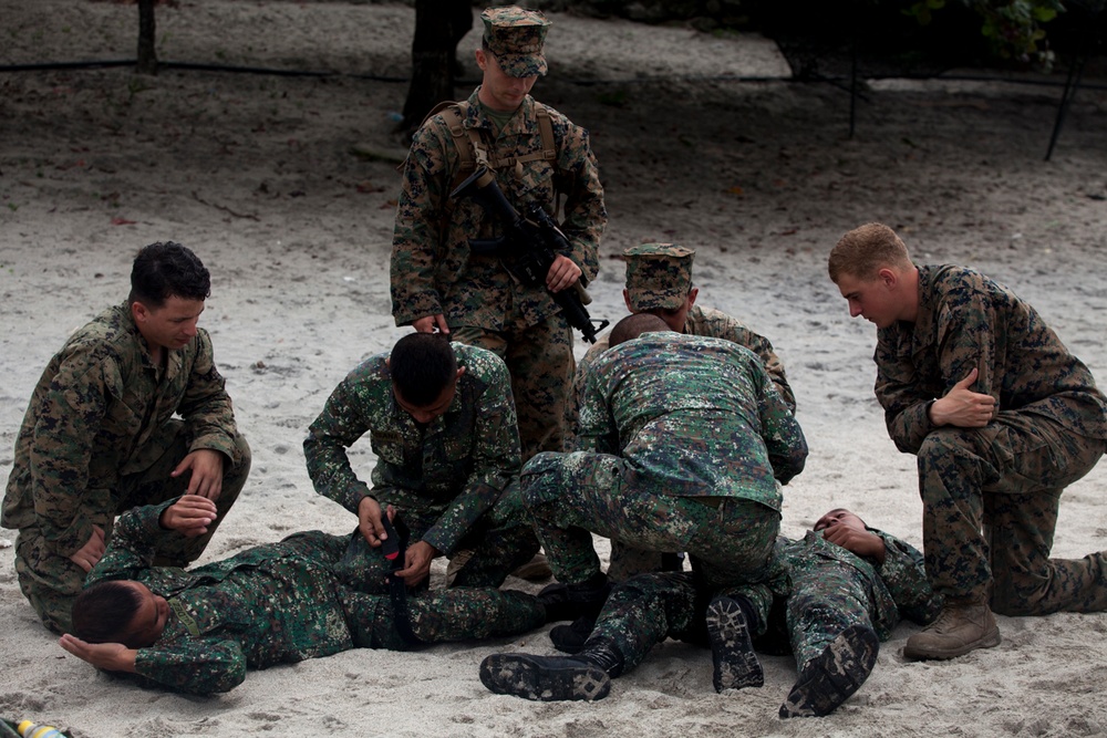 U.S., Philippine Marines train together