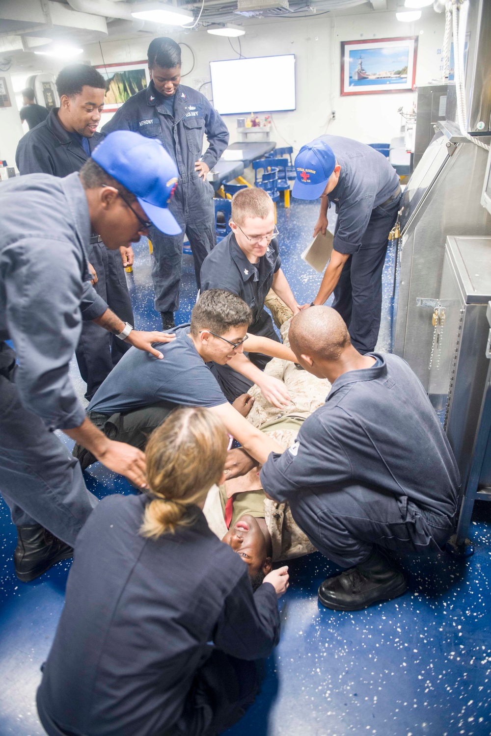 Pearl Harbor medical training team provides “man down” training to crew members