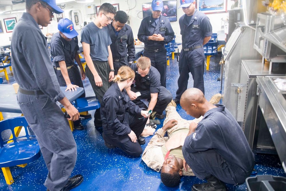 Pearl Harbor medical training team provides “man down” training to crew members