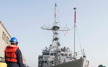 USS Champion departs San Francisco following Fleet Week 2017