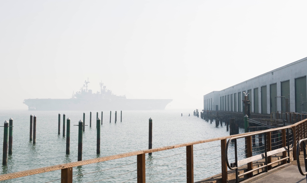 USS Essex departs San Francisco following Fleet Week 2017