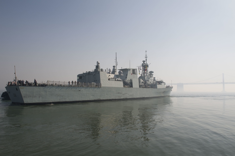 HMCS Winnipeg departs San Francisco following Fleet Week 2017