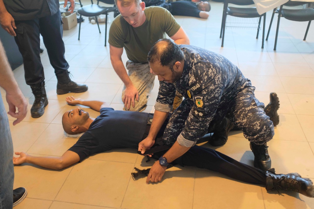 U.S. Marines, Kuwaiti Ministry of Interior practice lifesaving medical care