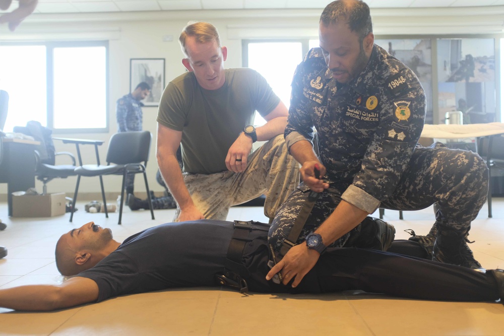 U.S. Marines, Kuwaiti Ministry of Interior practice lifesaving medical care