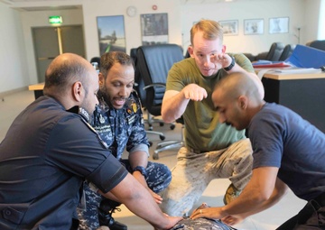 U.S. Marines, Kuwaiti Ministry of Interior practice lifesaving medical care