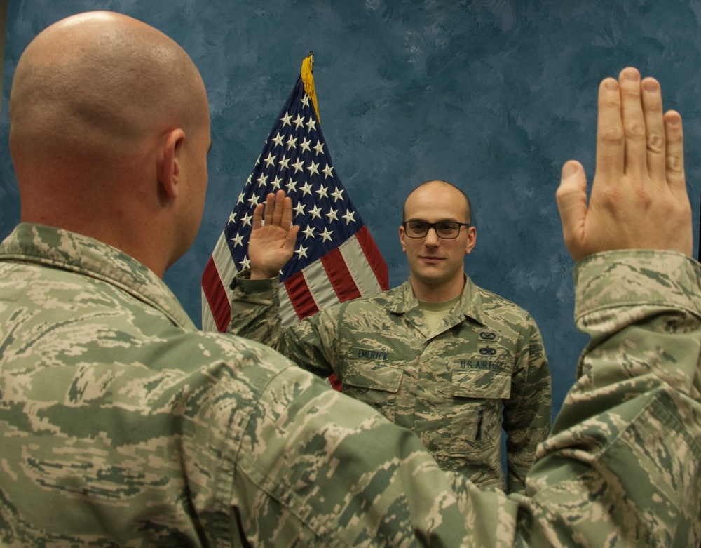 Nevada Air Guardsman takes Oath of Reenlistment