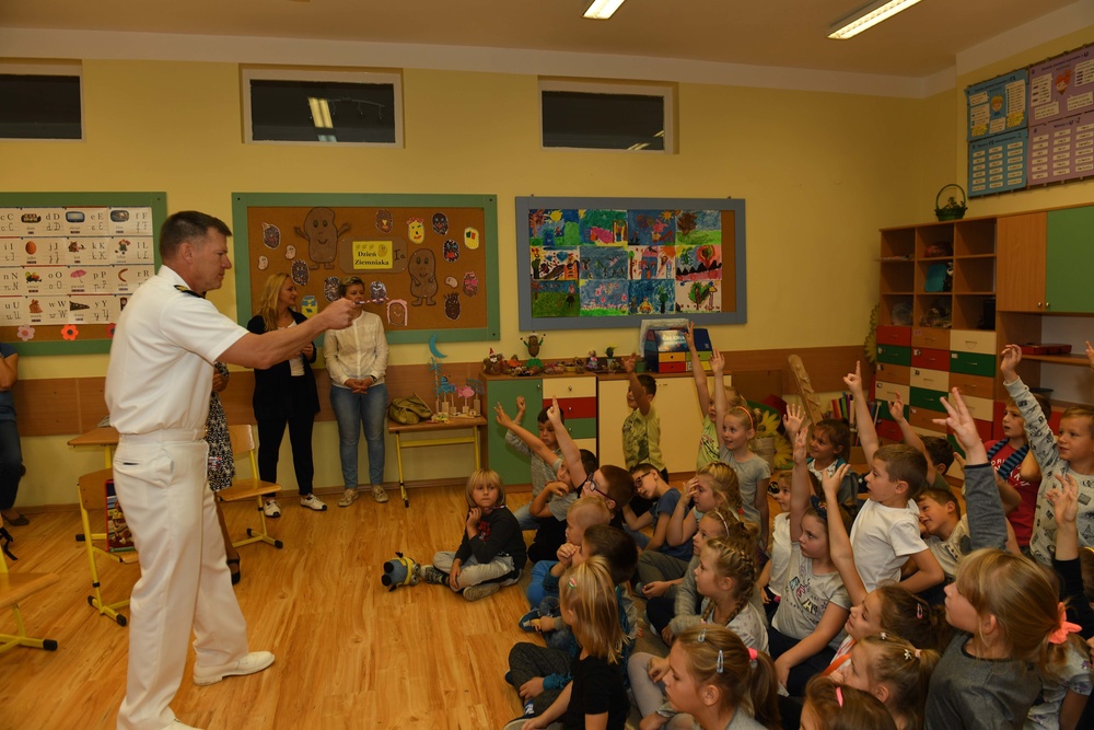 NSF Redzikowo Sailors Visit Local School