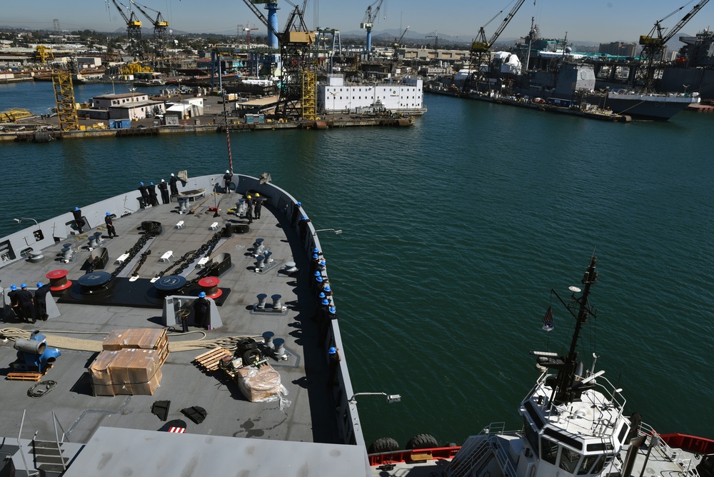 USS Somerset Transits to Shipyards