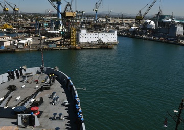 USS Somerset Transits to Shipyards