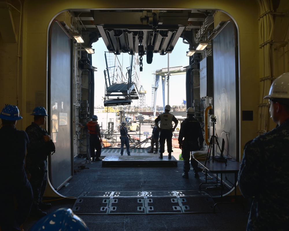 USS Somerset Transits to Shipyards