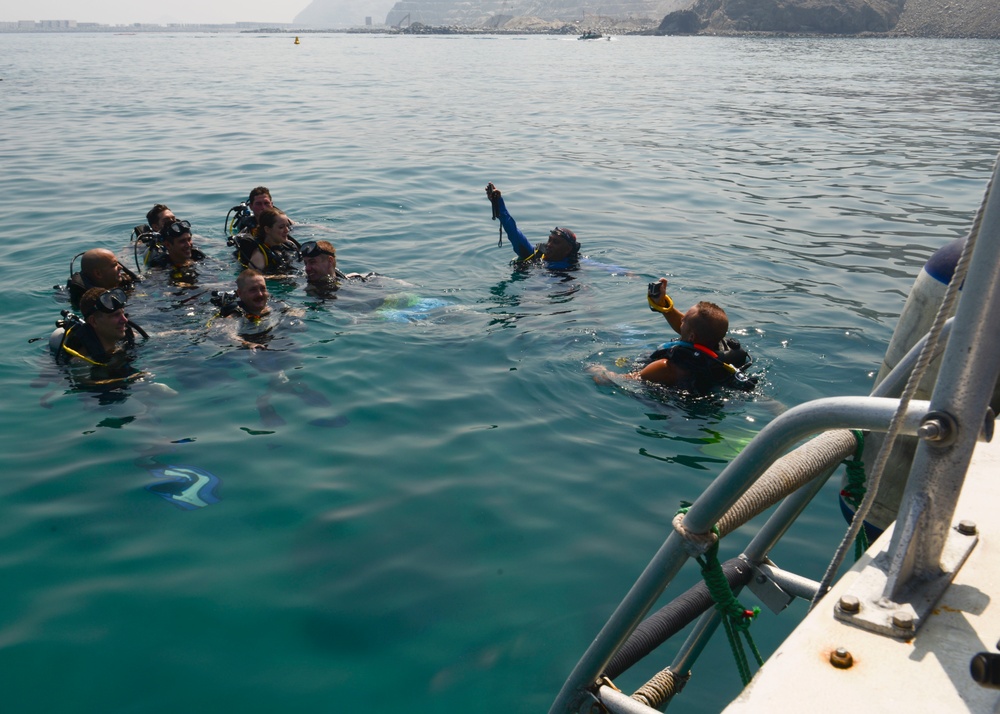 Nimitz Supports Operation Inherent Resolve