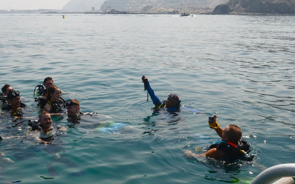 Nimitz Supports Operation Inherent Resolve