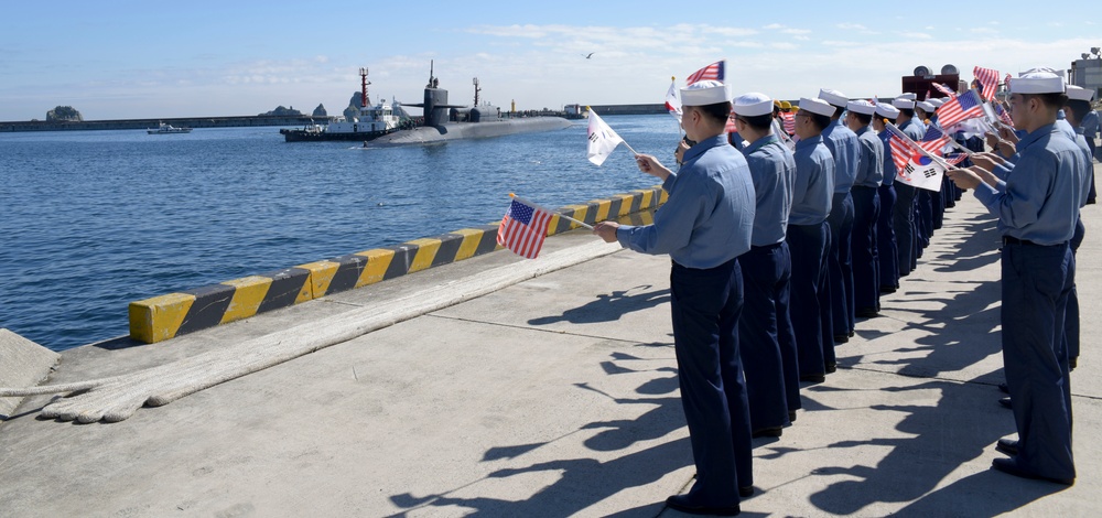 20171013 USS Michigan (SSGN 727) (Gold)