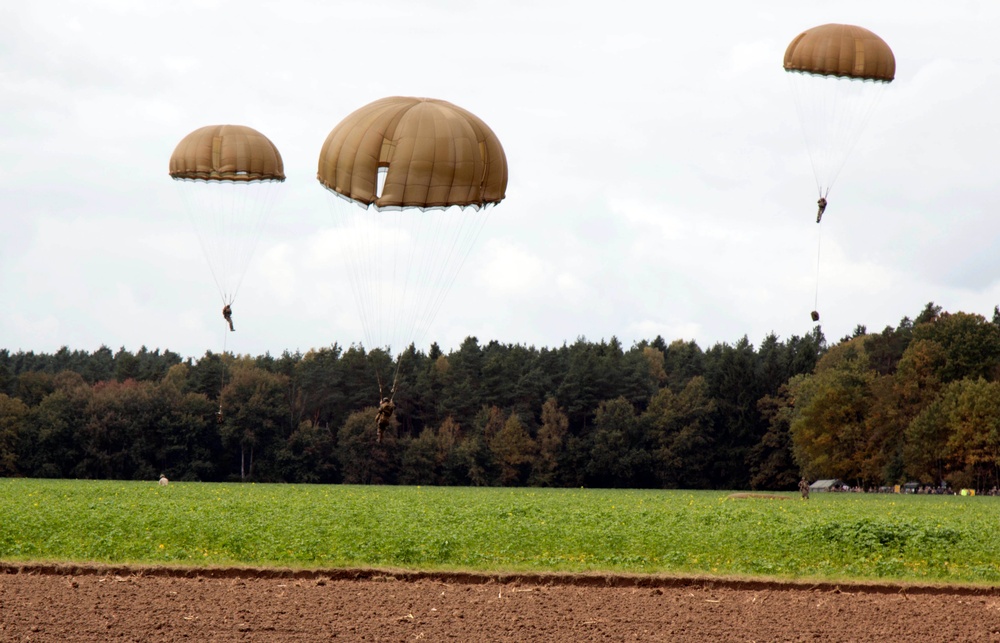 Multinational paratroopers jump into major airborne exercise