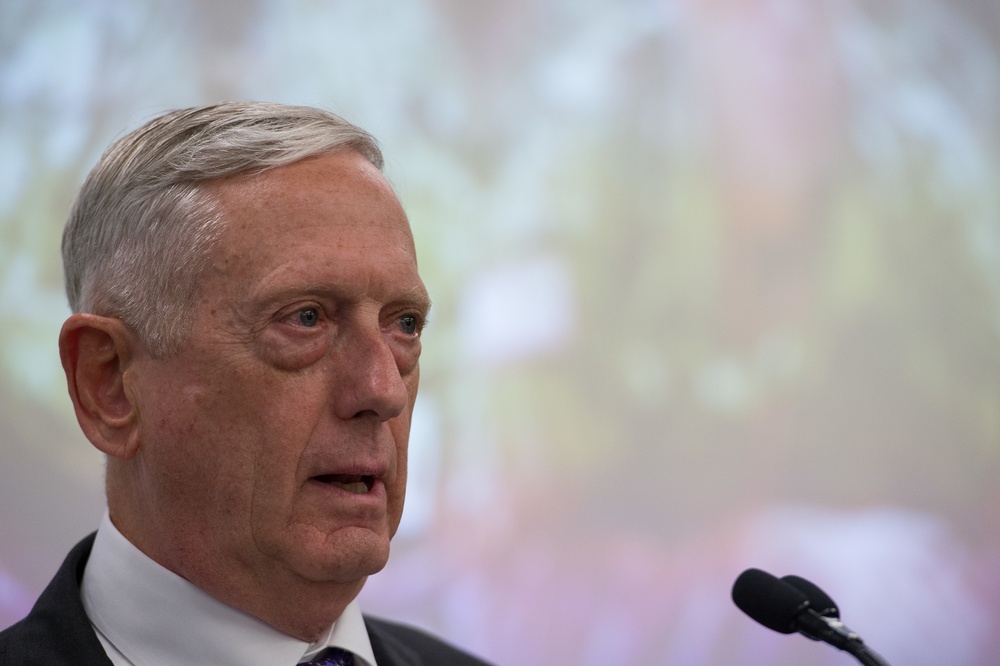 Secretary of Defense visits USSOCOM