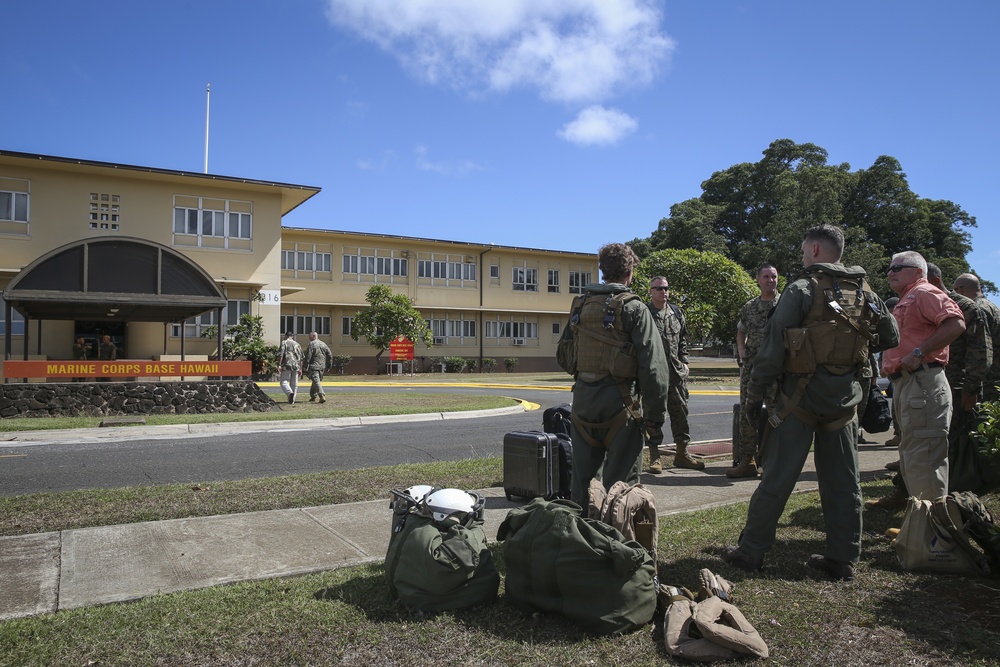 Brig. Gen. Rock Surveys Pōhakuloa Training Area