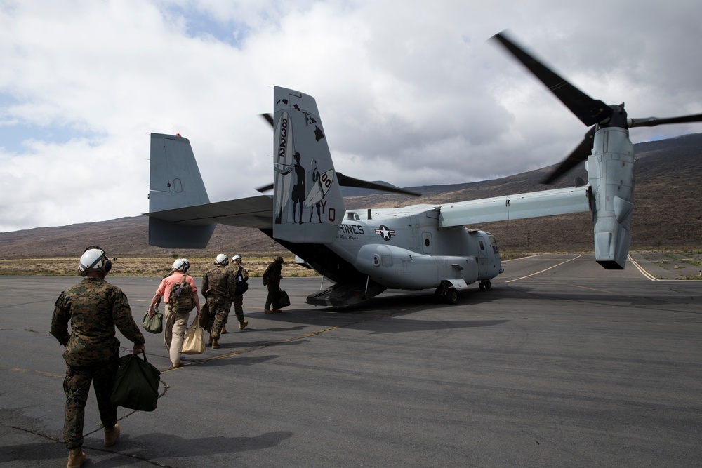 Brig. Gen. Rock Surveys Pōhakuloa Training Area