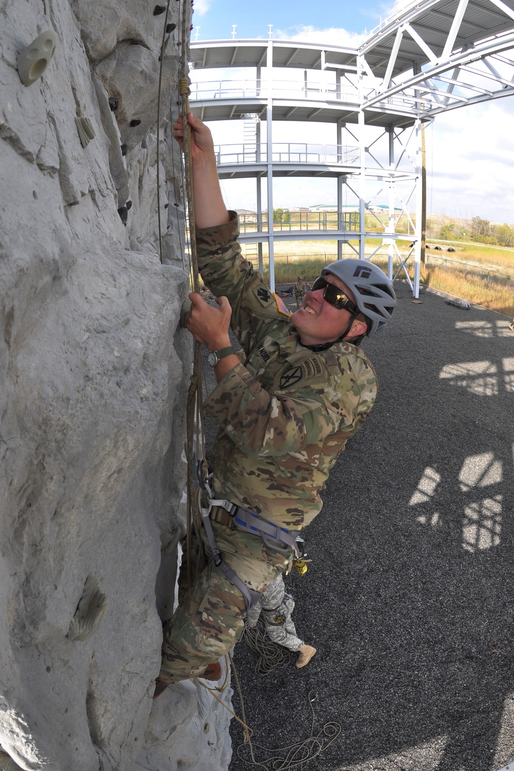 Colorado National Guard soldiers complete Adanced Military Mountaineering Course