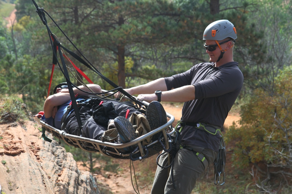 Colorado National Guard soldiers complete Adanced Military Mountaineering Course