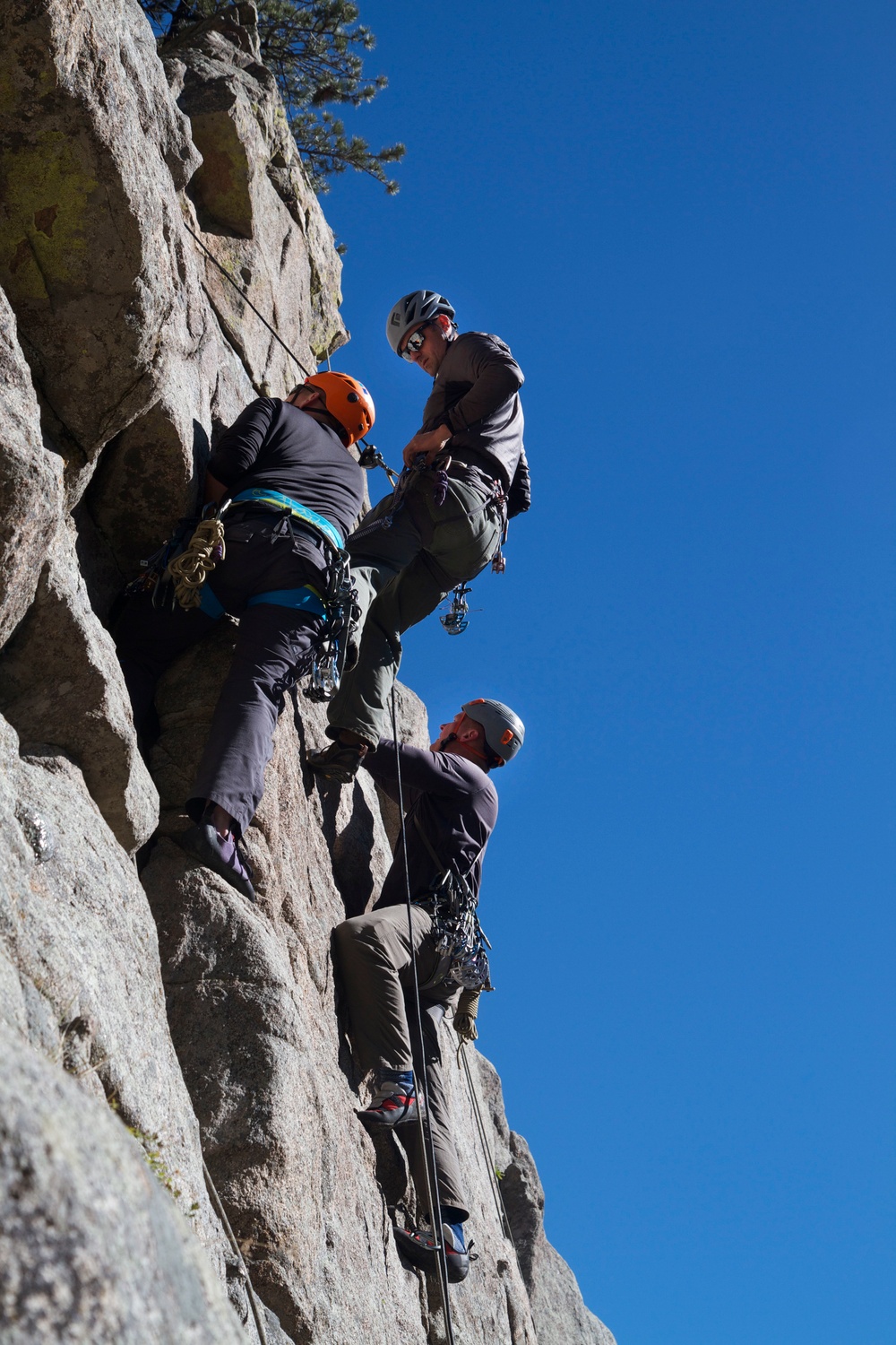 Colorado National Guard soldiers complete Adanced Military Mountaineering Course