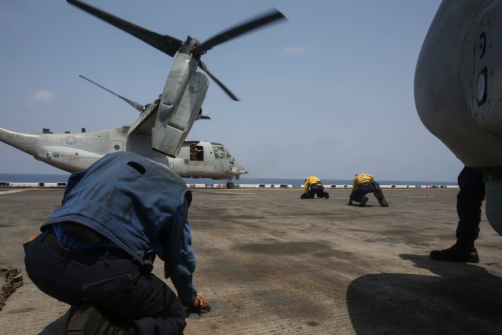 MV-22B Ospreys take off