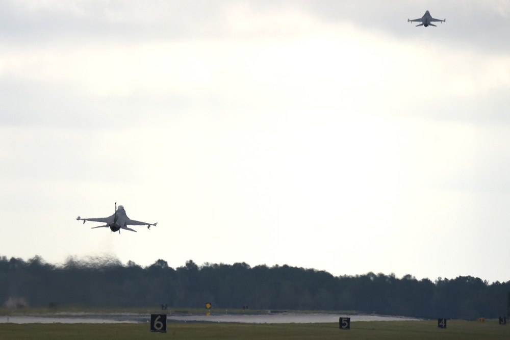 F-16's Take off From the End-of-Runway