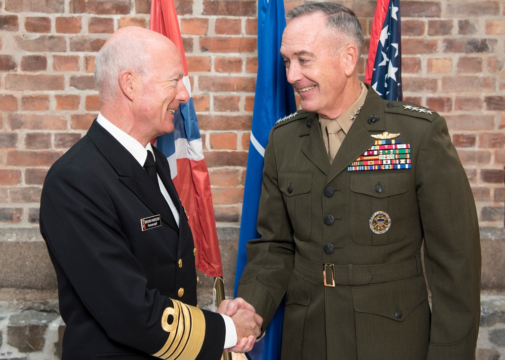 CJCS and Admiral Haakon Bruun-Hanssen, Norwegian Chief of Defence inspect Norwegian Honor Guard