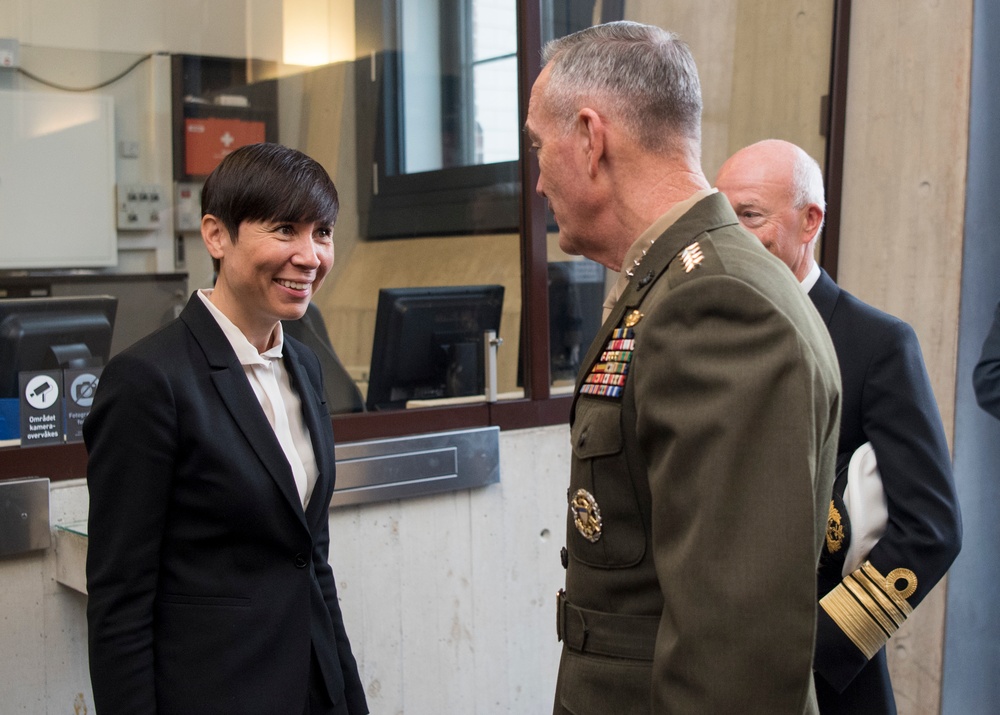 CJCS and Admiral Haakon Bruun-Hanssen, Norwegian Chief of Defence inspect Norwegian Honor Guard