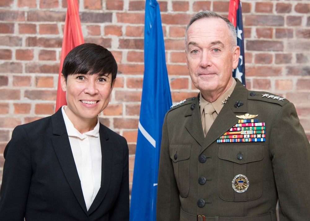 CJCS and Admiral Haakon Bruun-Hanssen, Norwegian Chief of Defence inspect Norwegian Honor Guard