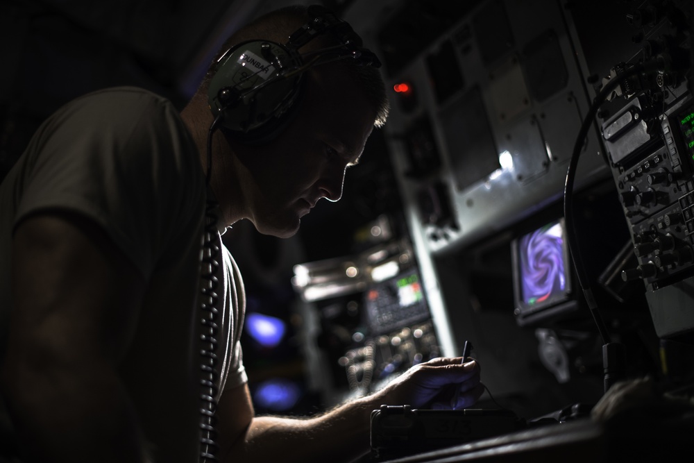 340th EARS refuel F-16s
