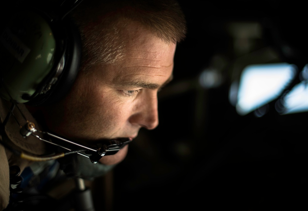 340th EARS refuel F-16s