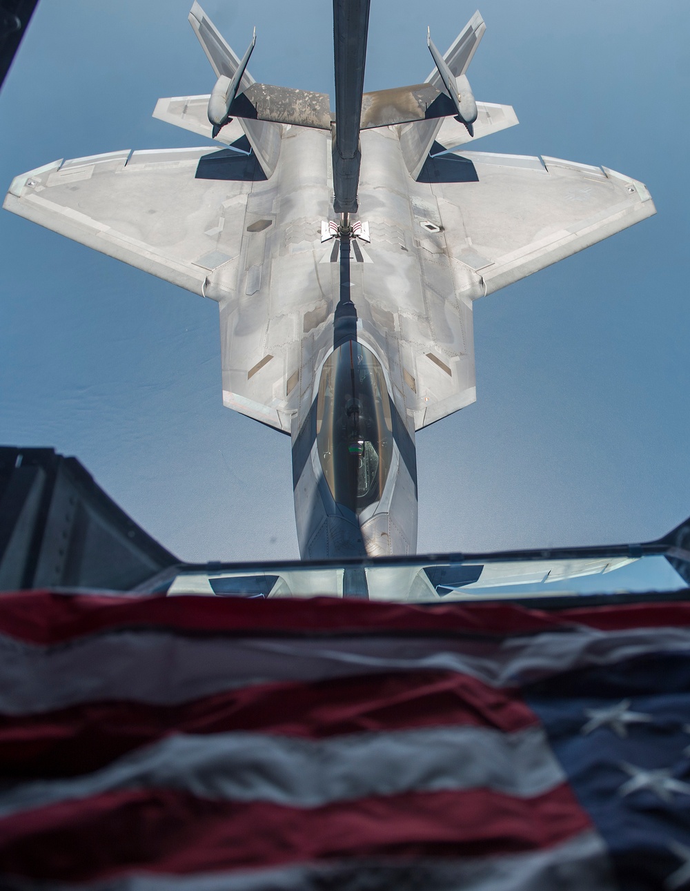 908th EARS provides air refueling to F-22s