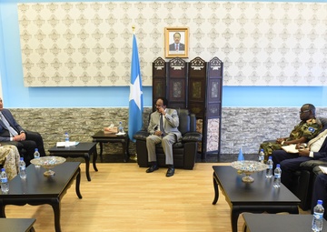 AFRICOM, Dept. of State officials meet with Somalia Pres. Farmaajo