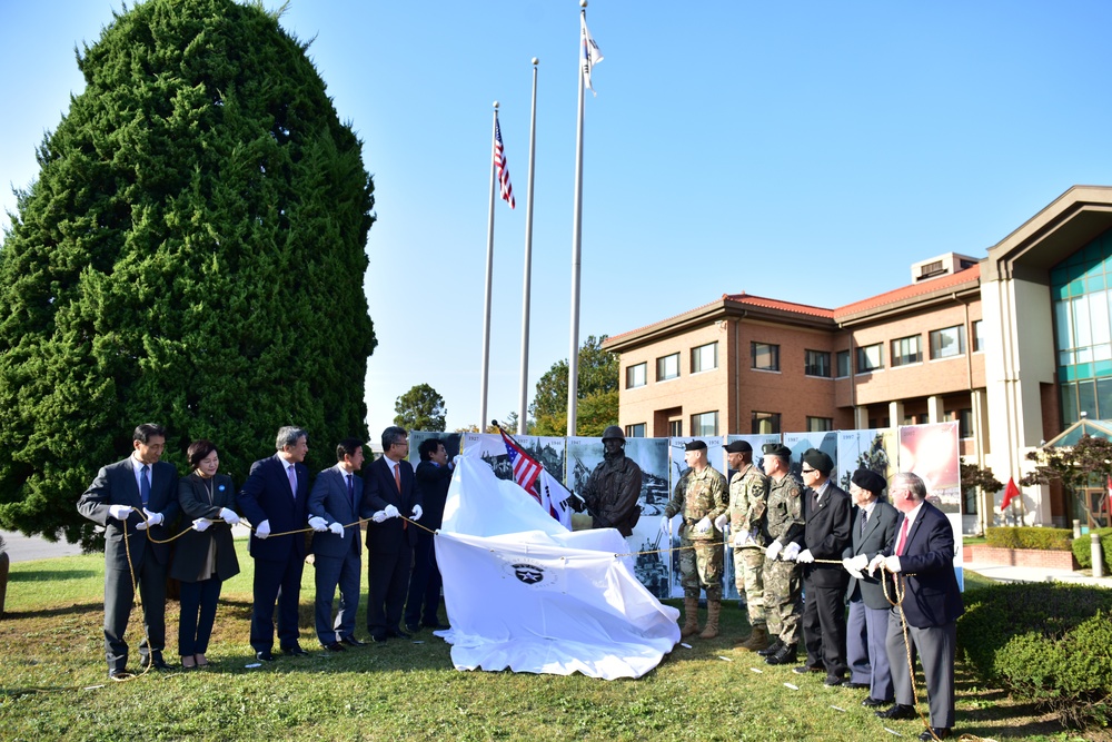 Chipyong-ni Soldier statue unveiled at 2ID/RUCD headquarters