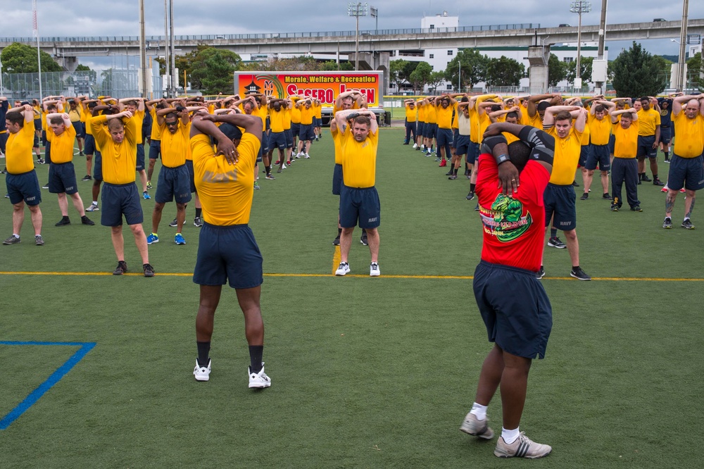 USS Bonhomme Richard (LHD 6) Sailors participate in a command sports day